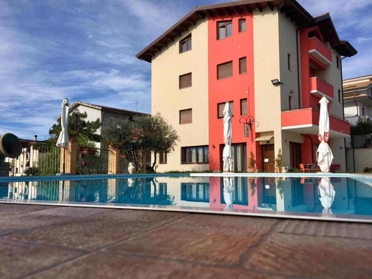 Hotel Opera' Moscufo Bagian luar foto